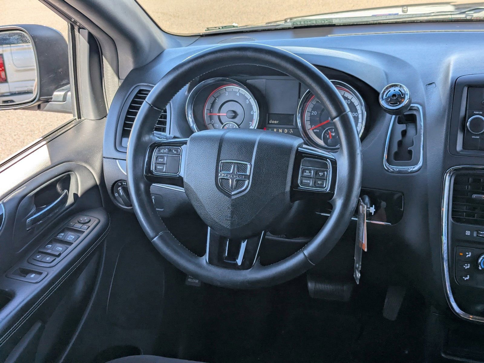 Used 2016 Dodge Grand Caravan SE FWD image 16