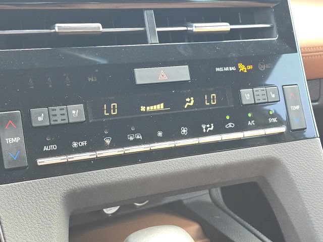 Used 2019 Toyota Avalon Limited w/ All Weather Liner Package FWD image 32