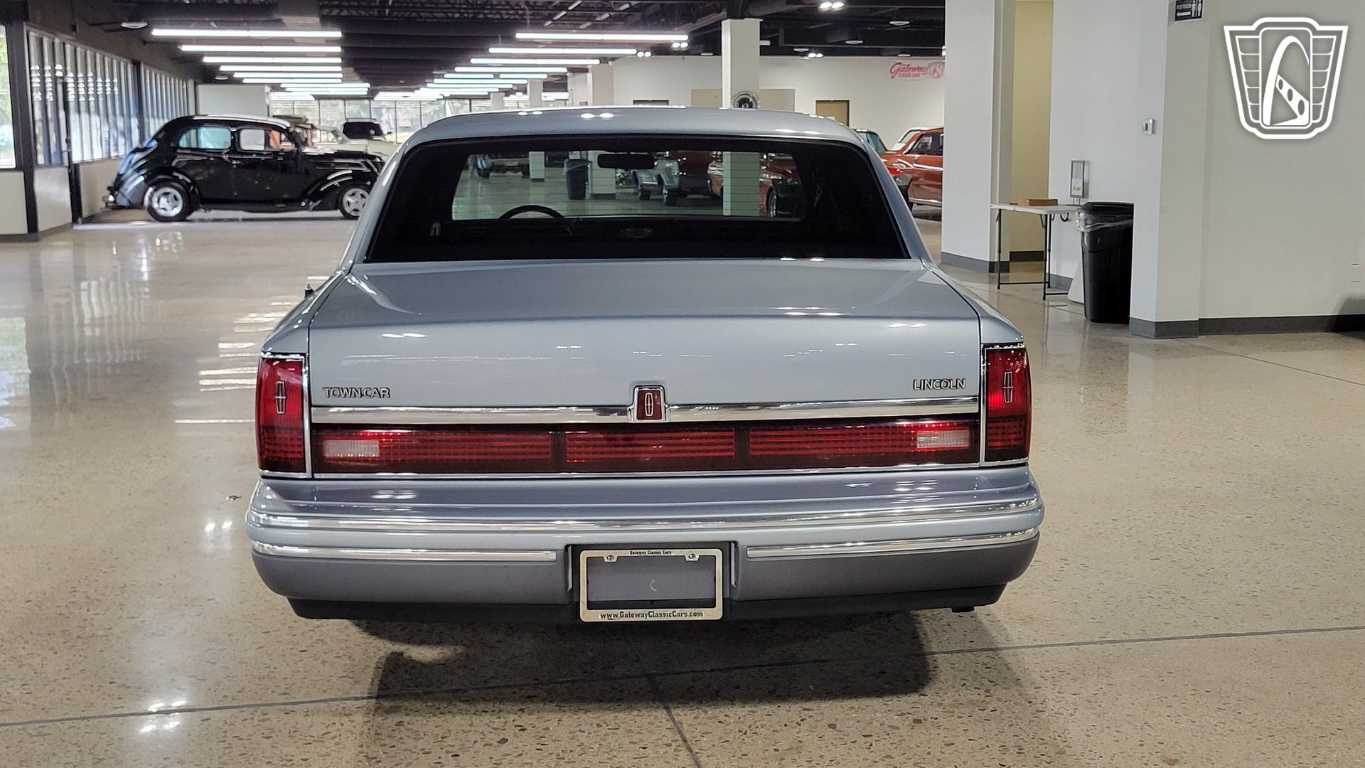 Used 1993 Lincoln Town Car Signature RWD image 31