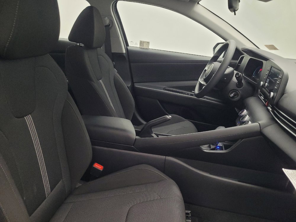 Used 2025 Hyundai Elantra SE FWD image 21