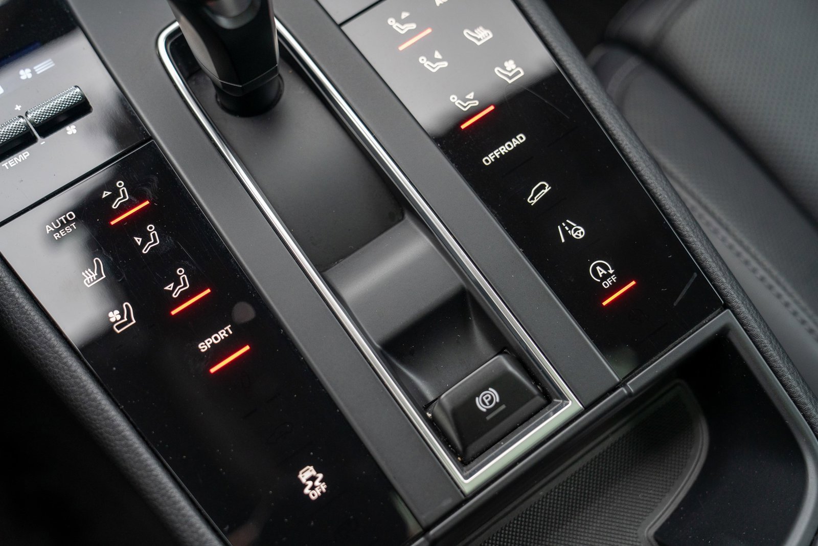 Used 2025 Porsche Macan image 20