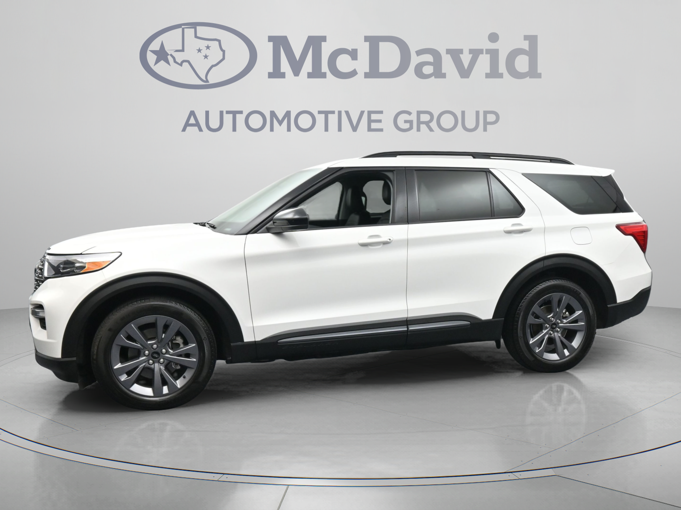 Used 2023 Ford Explorer XLT w/ Equipment Group 202A RWD image 5