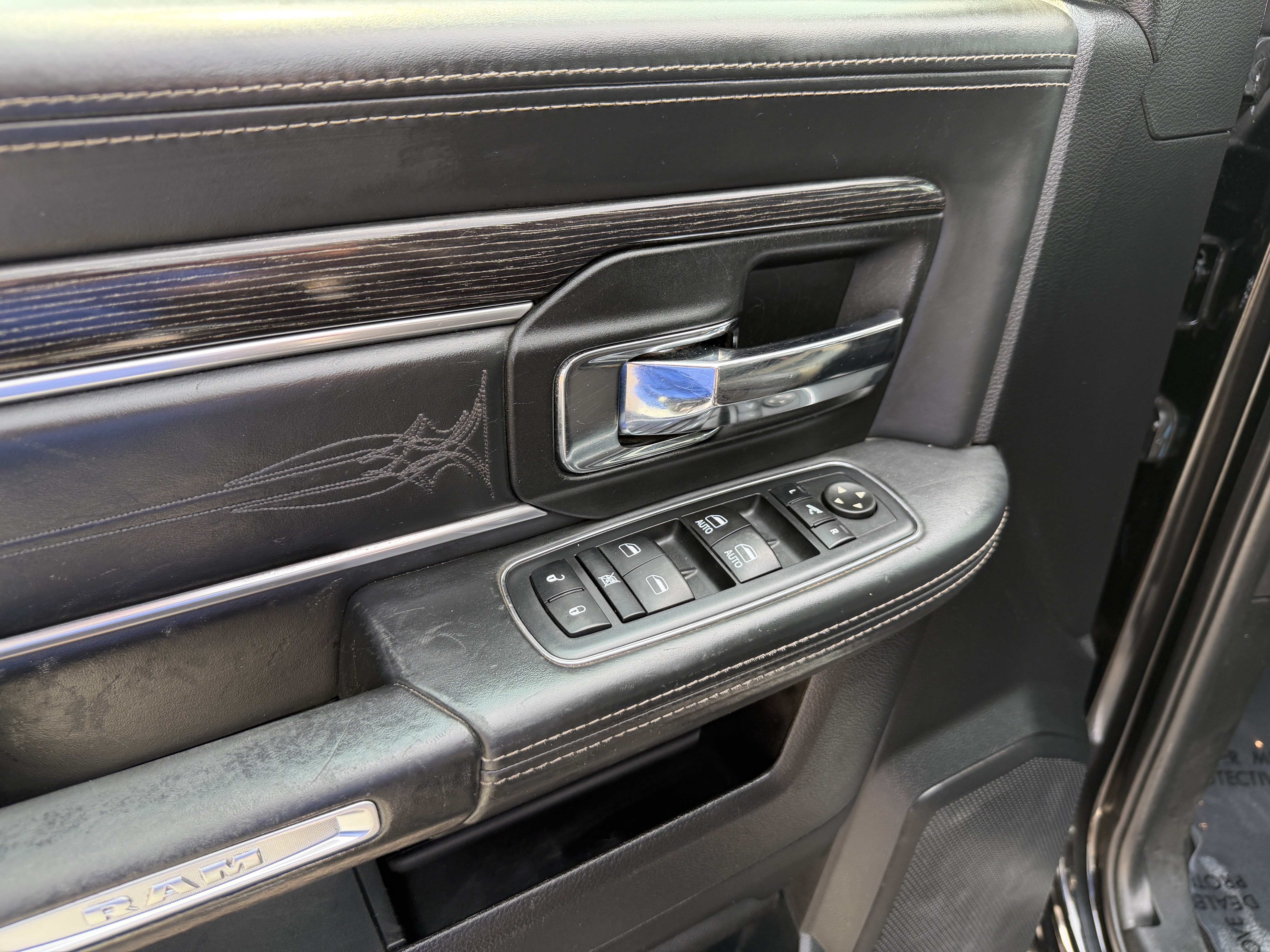 Used 2017 RAM 2500 Limited AWD/4WD image 12
