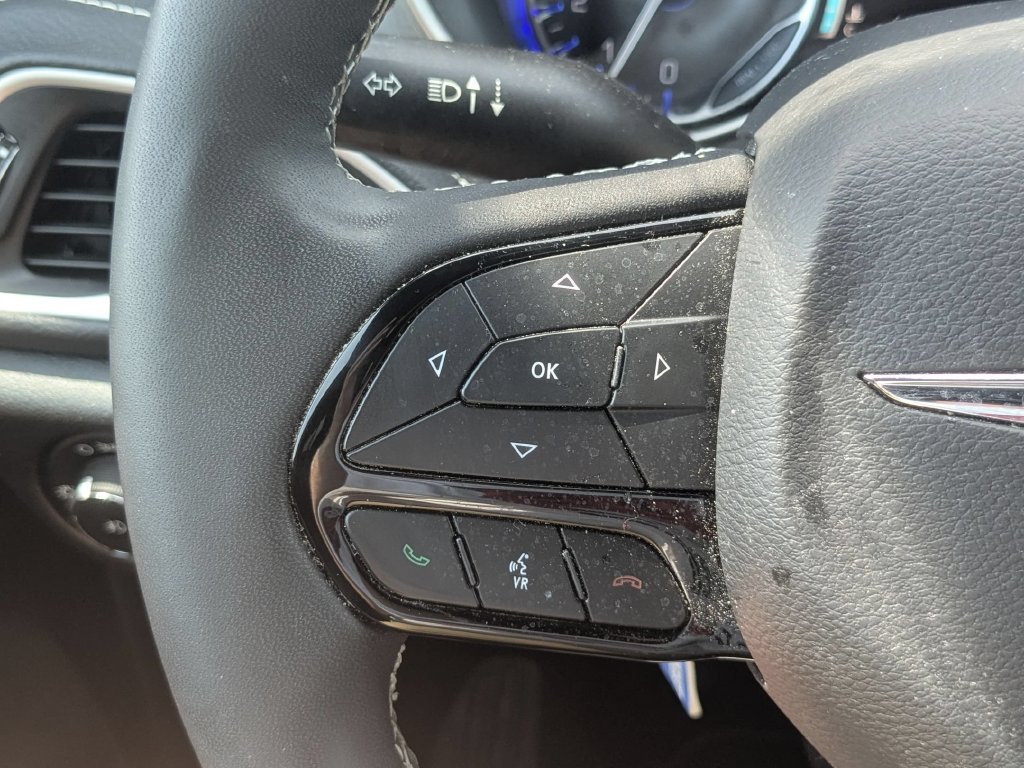 Used 2023 Chrysler Pacifica Touring-L w/ S Appearance Package AWD/4WD image 17