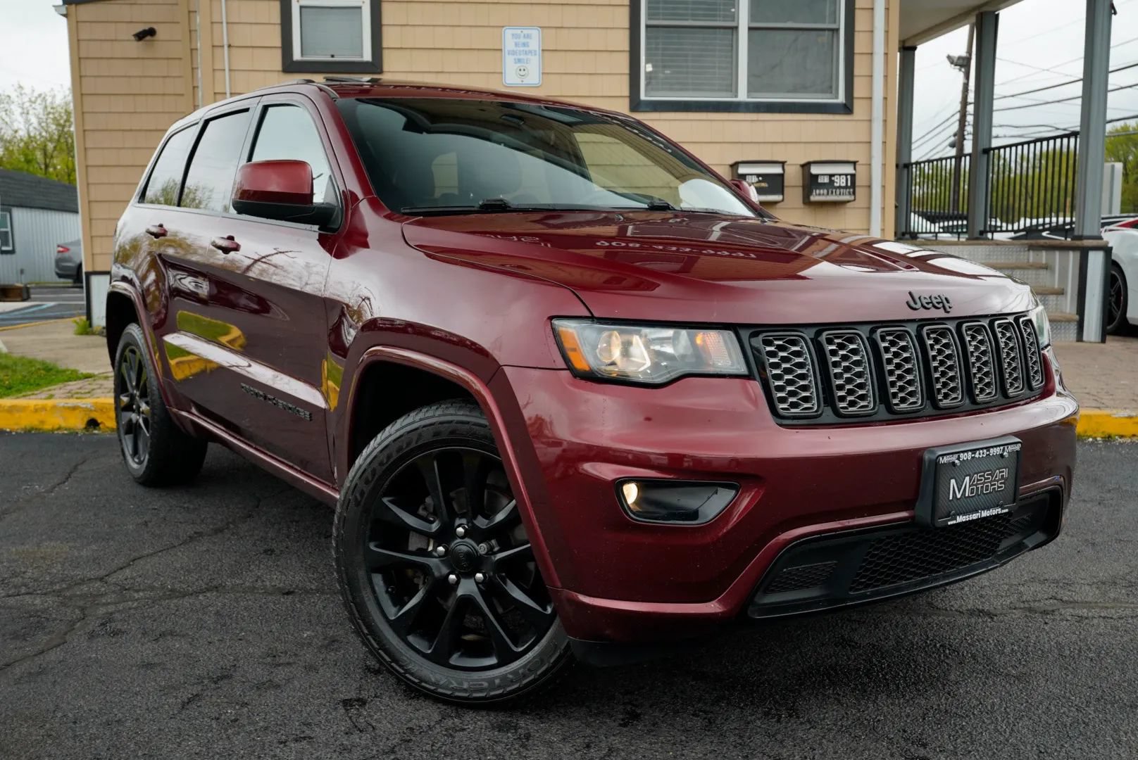 Used 2019 Jeep Grand Cherokee Altitude AWD/4WD image 3