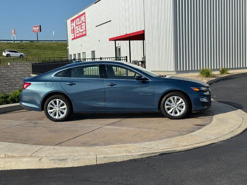 Used 2025 Chevrolet Malibu LT image 2
