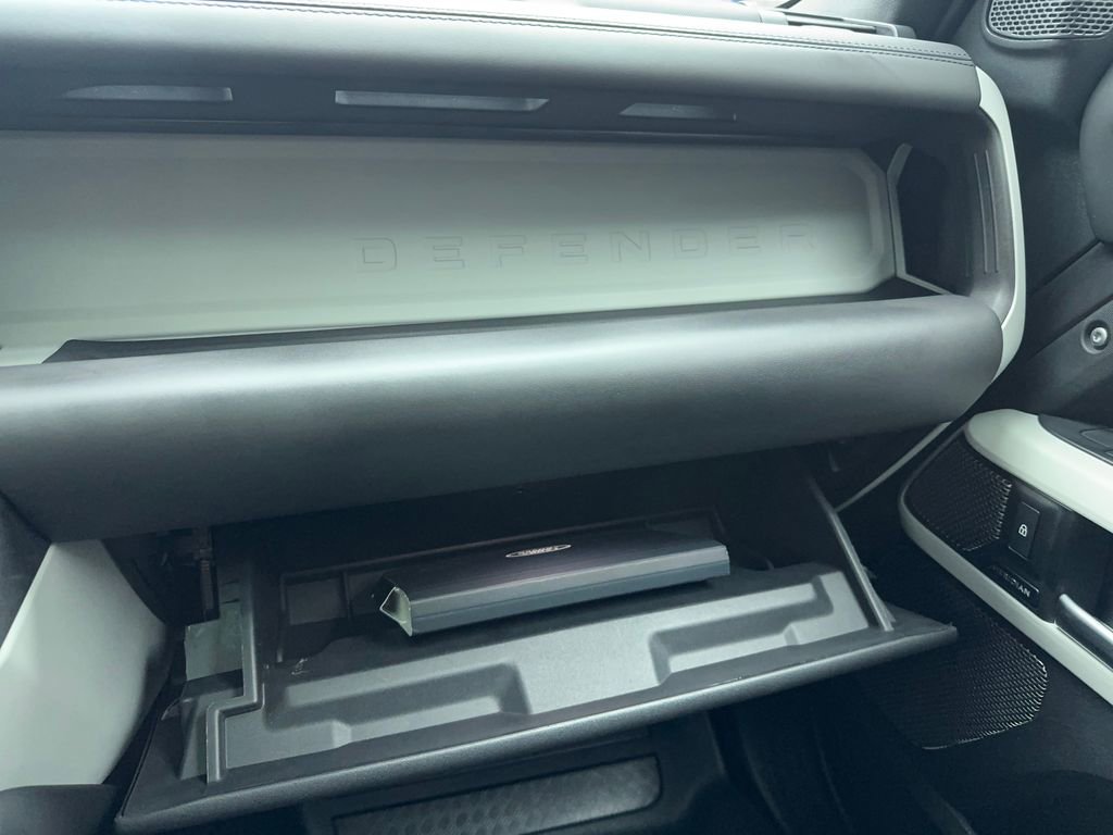 Used 2024 Land Rover Defender 110 S image 32