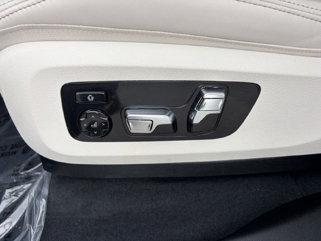Used 2025 BMW X7 xDrive40i w/ Premium Package AWD/4WD image 22