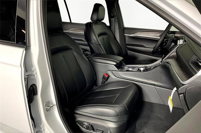 New 2025 Jeep Grand Cherokee L Limited w/ Black Appearance Package image 12