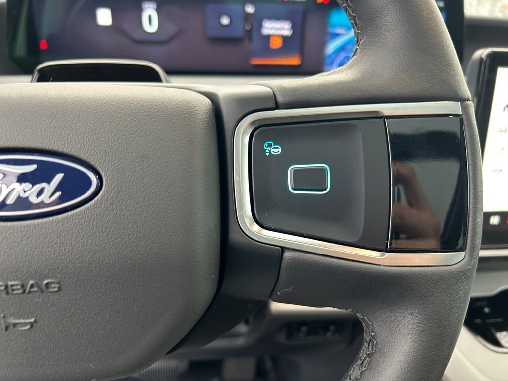 Used 2025 Ford Expedition Active image 18