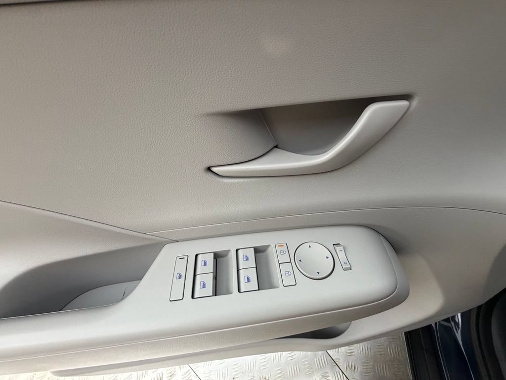 Used 2024 Hyundai Kona SEL AWD/4WD image 44
