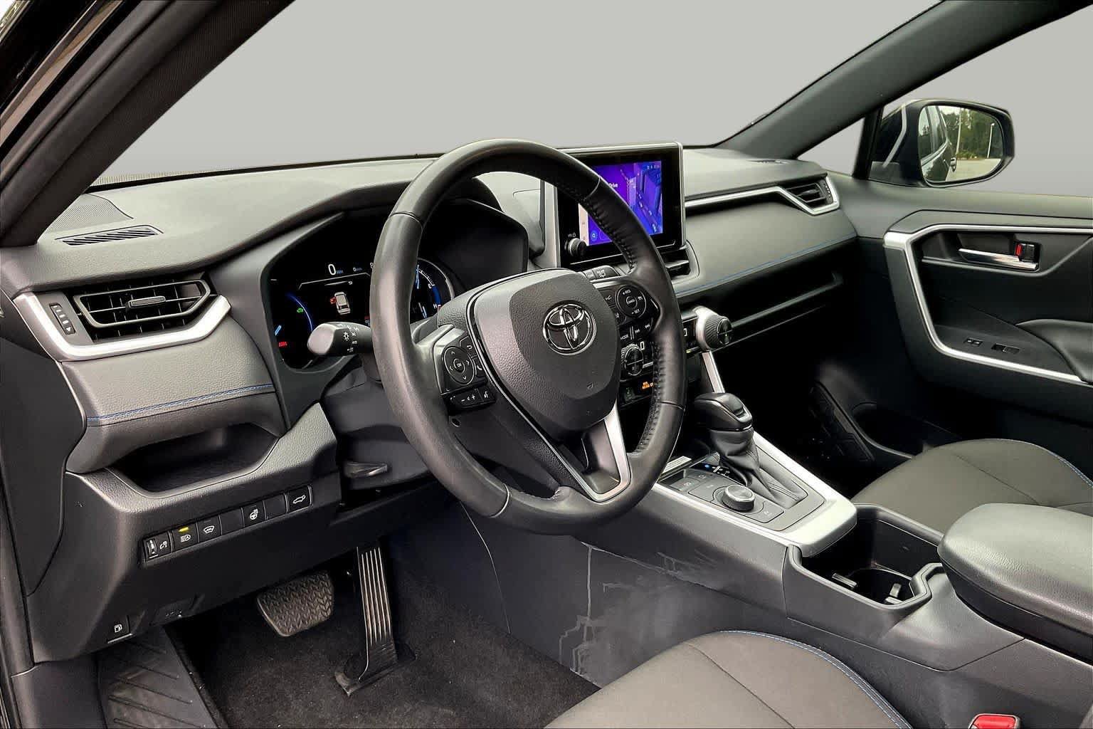 Used 2025 Toyota RAV4 SE w/ Convenience Package AWD/4WD image 18