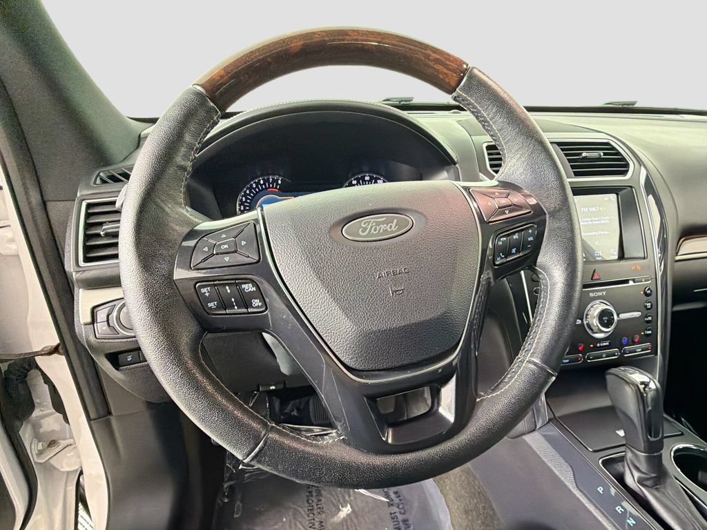 Used 2018 Ford Explorer Platinum AWD/4WD image 11