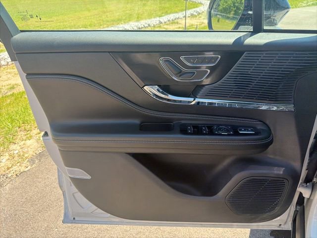 Used 2022 Lincoln Corsair AWD w/ Premium Package image 22
