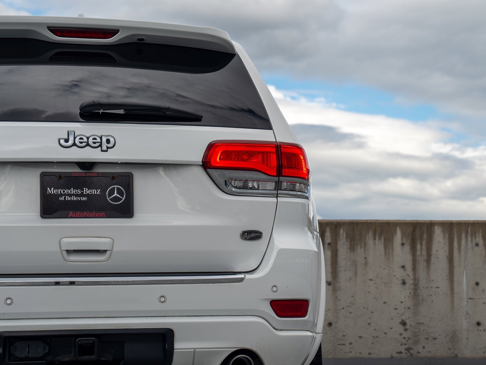 Used 2020 Jeep Grand Cherokee Overland AWD/4WD image 10
