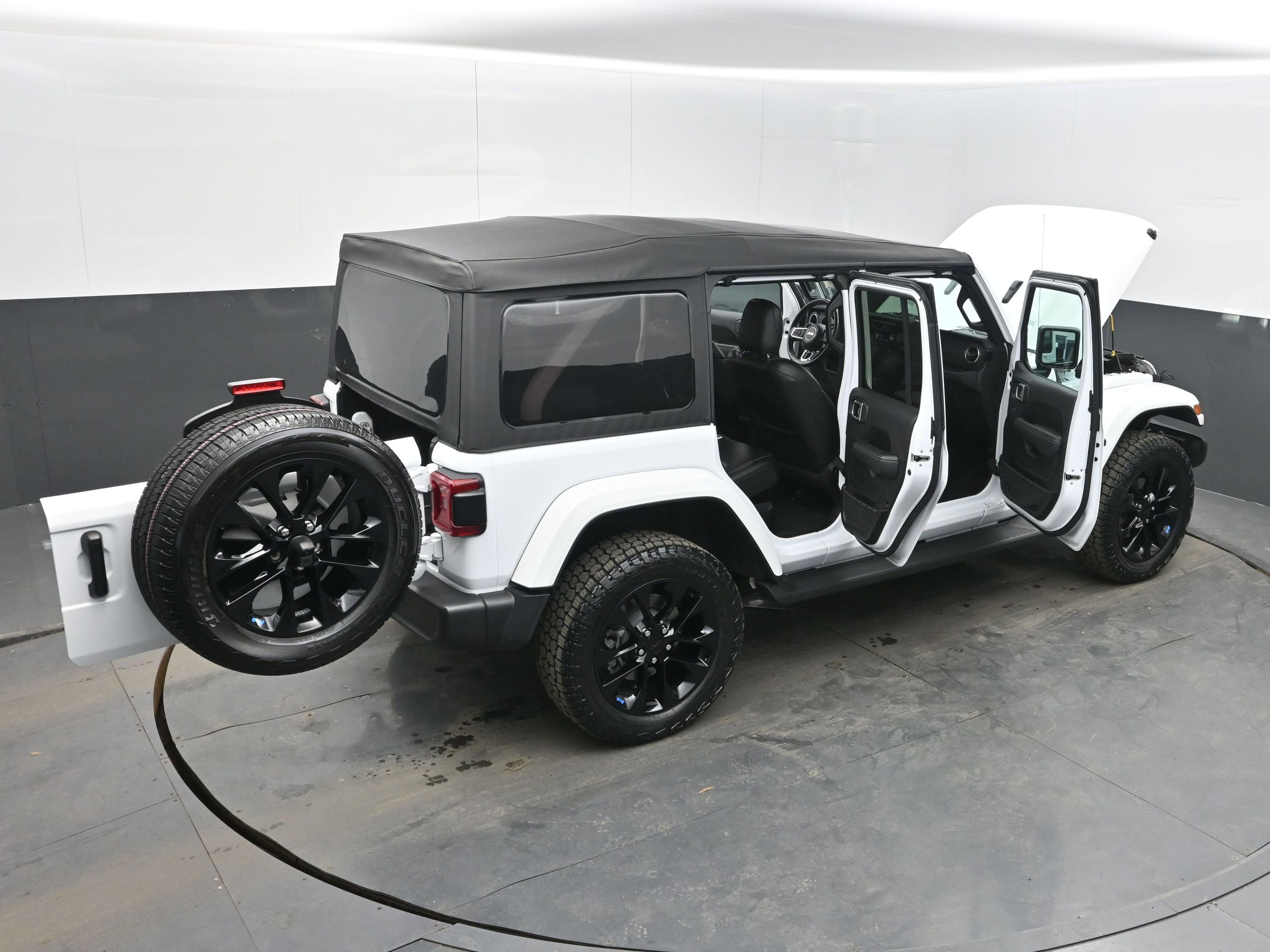 Used 2023 Jeep Wrangler Sahara w/ Cold Weather Group image 45