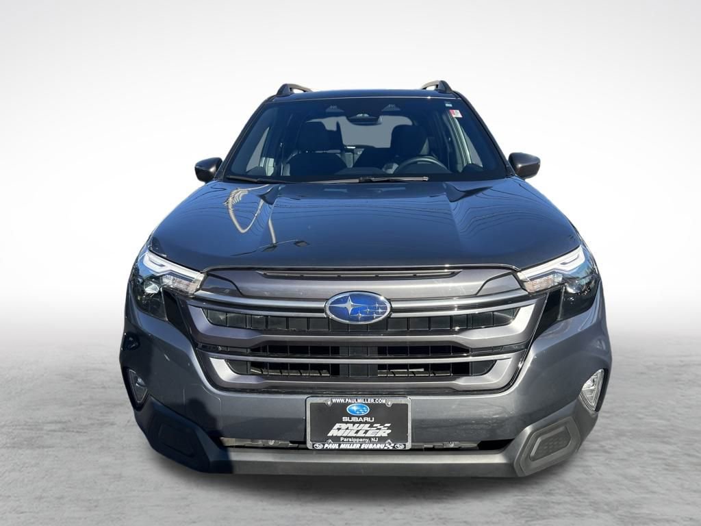 Used 2025 Subaru Forester Premium image 2