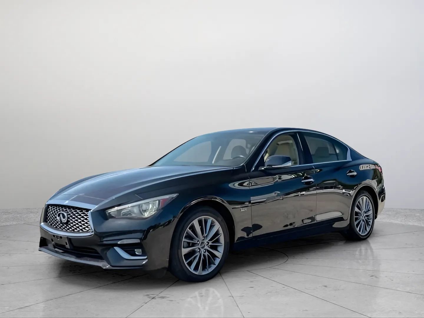 Used 2019 INFINITI Q50 Luxe w/ Essential Package (3.0T Luxe) image 2