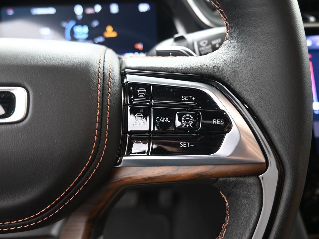 Used 2025 Jeep Grand Cherokee Summit w/ Obsidian Package image 2