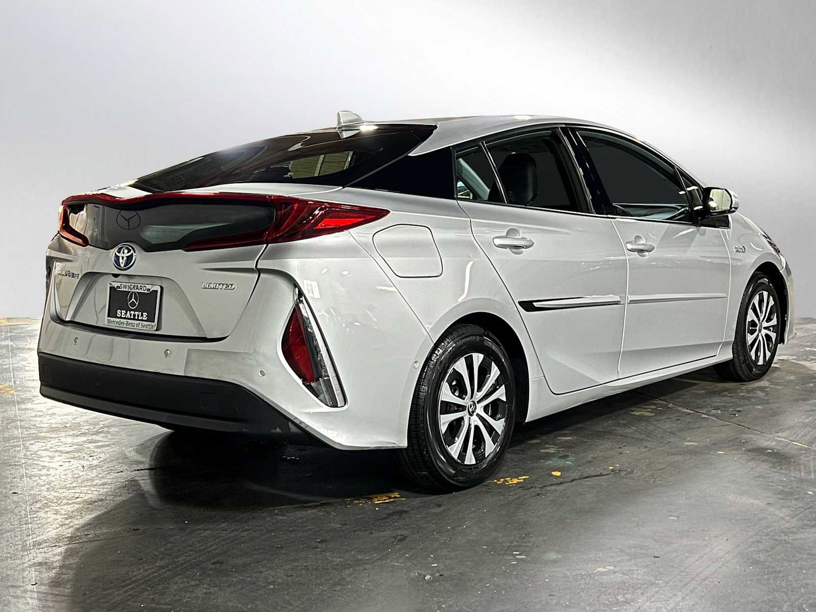 Used 2020 Toyota Prius Prime Limited image 3