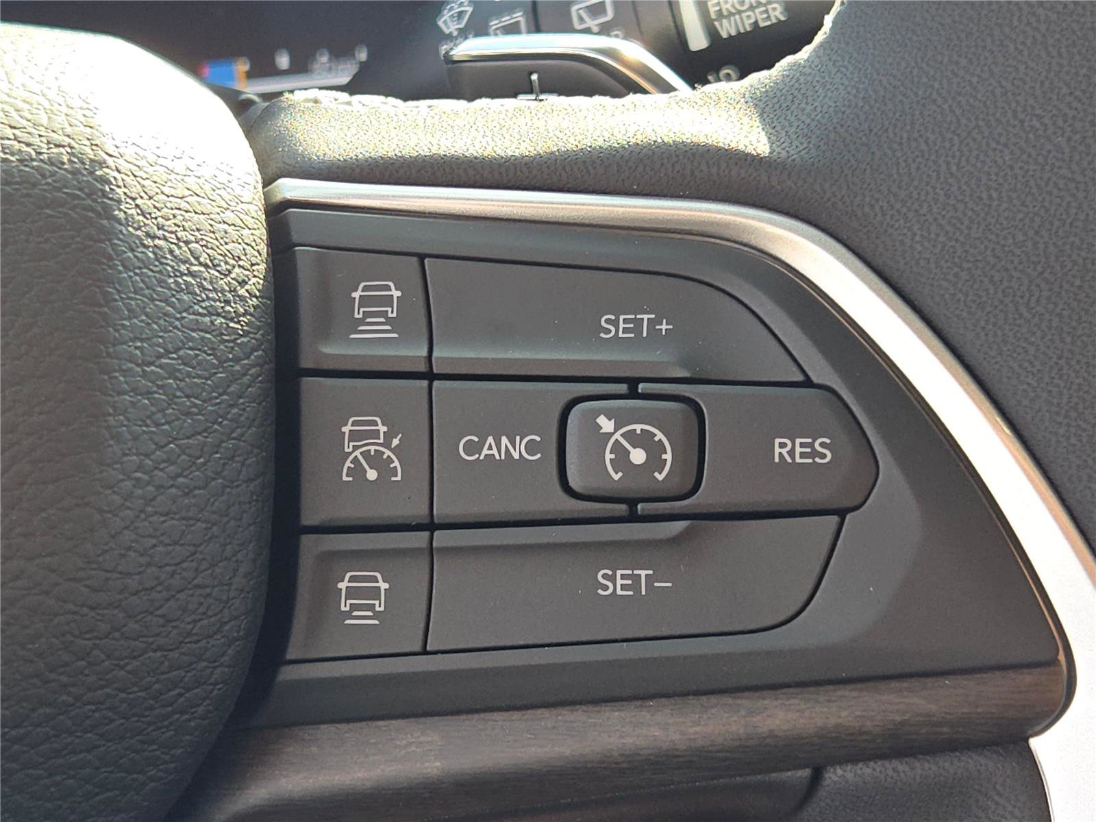 New 2025 Jeep Grand Cherokee Limited w/ Black Appearance Package image 34