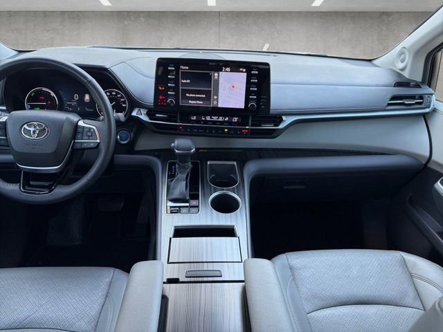 Used 2022 Toyota Sienna Limited image 3