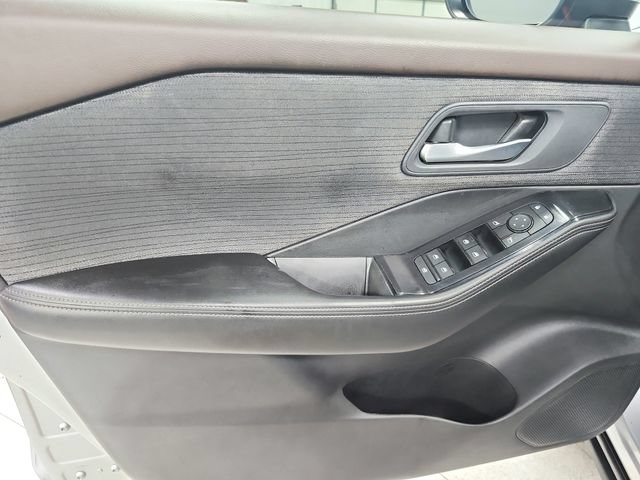 Used 2023 Nissan Rogue SV FWD image 36
