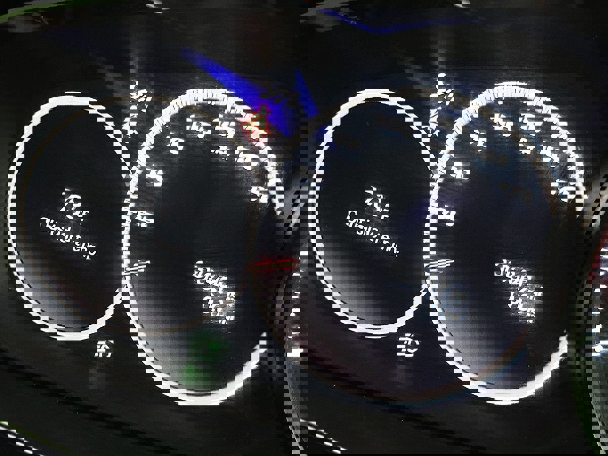 Used 2023 Porsche Cayenne Platinum Edition image 31