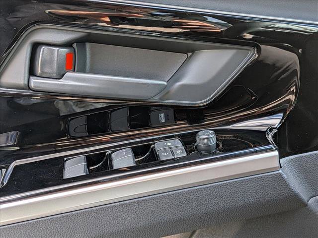 Used 2025 Toyota bZ4X AWD image 4