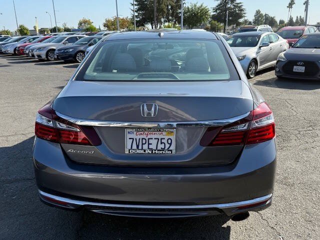 Used 2017 Honda Accord EX image 4