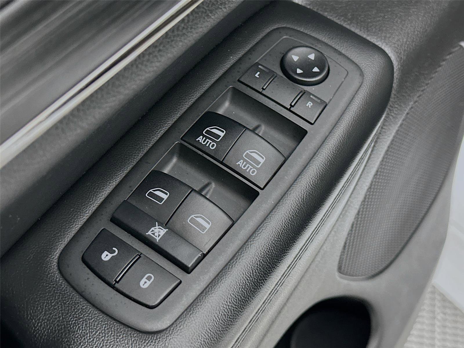 Used 2019 Jeep Grand Cherokee Limited X image 20