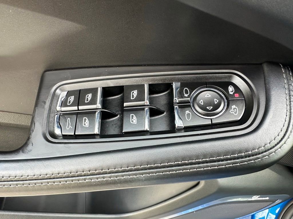 Certified 2018 Porsche Macan Turbo AWD/4WD image 18