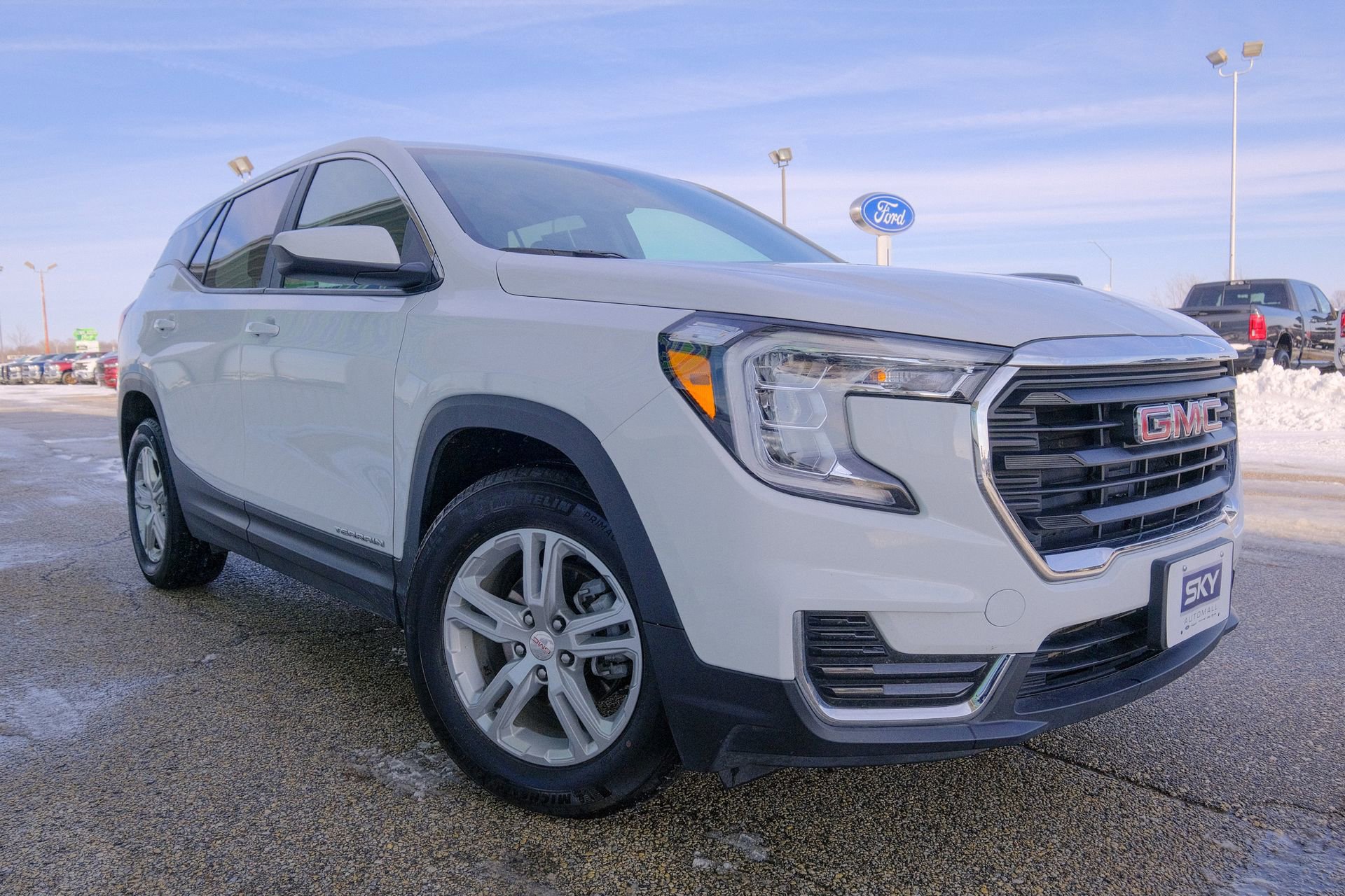 Used 2024 GMC Terrain SLE image 13
