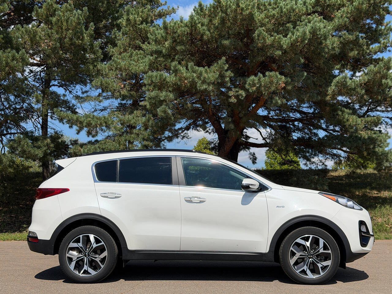 Used 2022 Kia Sportage EX w/ EX Technology Package AWD/4WD image 2