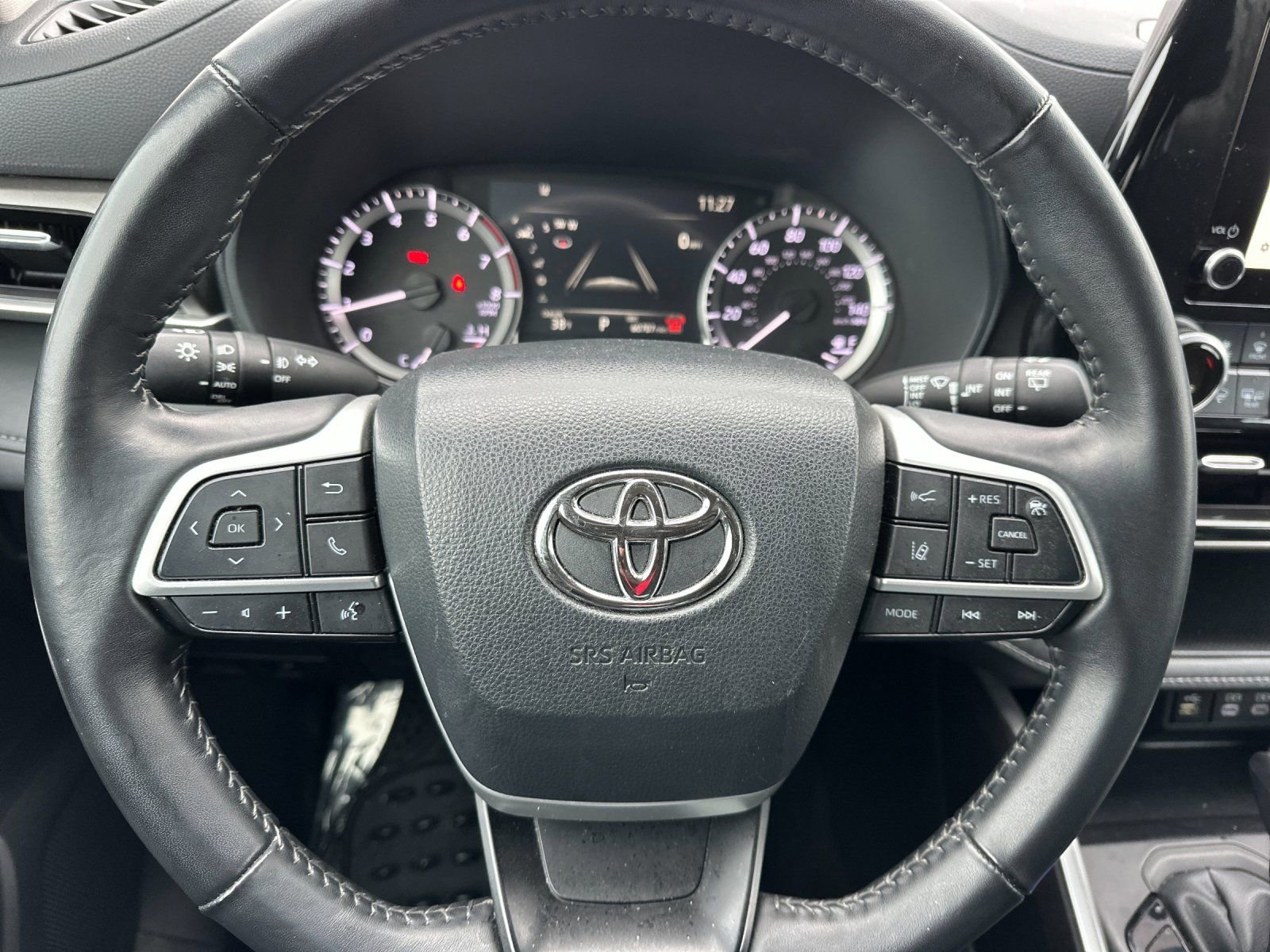 Used 2024 Toyota Highlander LE image 23