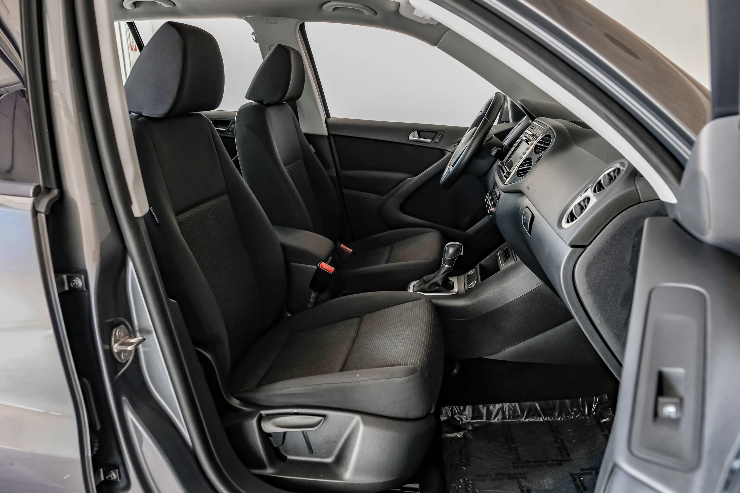 Used 2018 Volkswagen Tiguan Limited w/ Premium Package FWD image 34