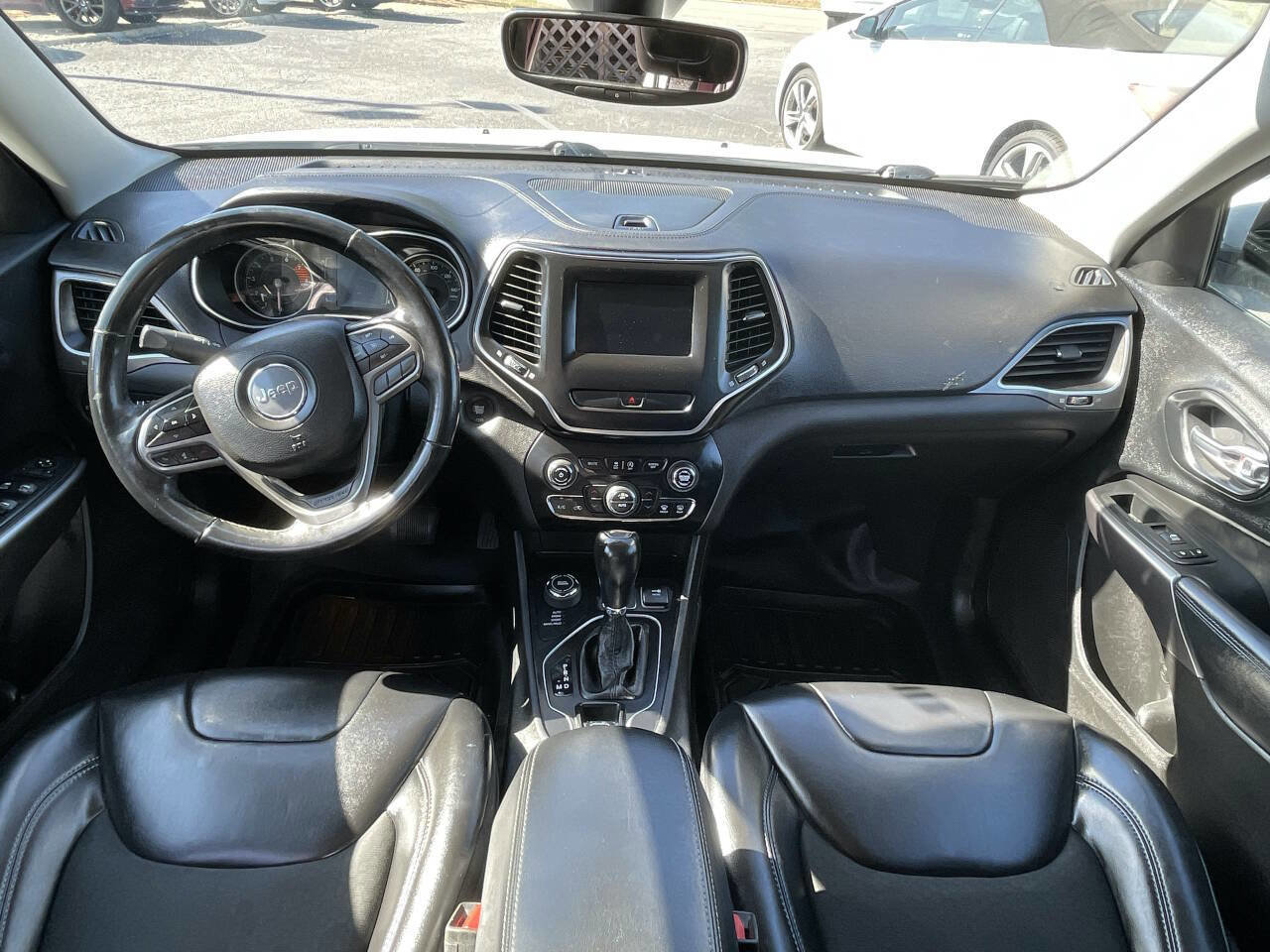Used 2019 Jeep Cherokee Latitude Plus w/ Comfort/Convenience Group AWD/4WD image 11