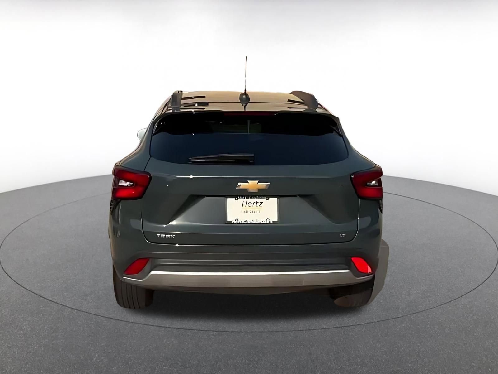 Used 2025 Chevrolet Trax LT w/ LT Convenience Package FWD image 11