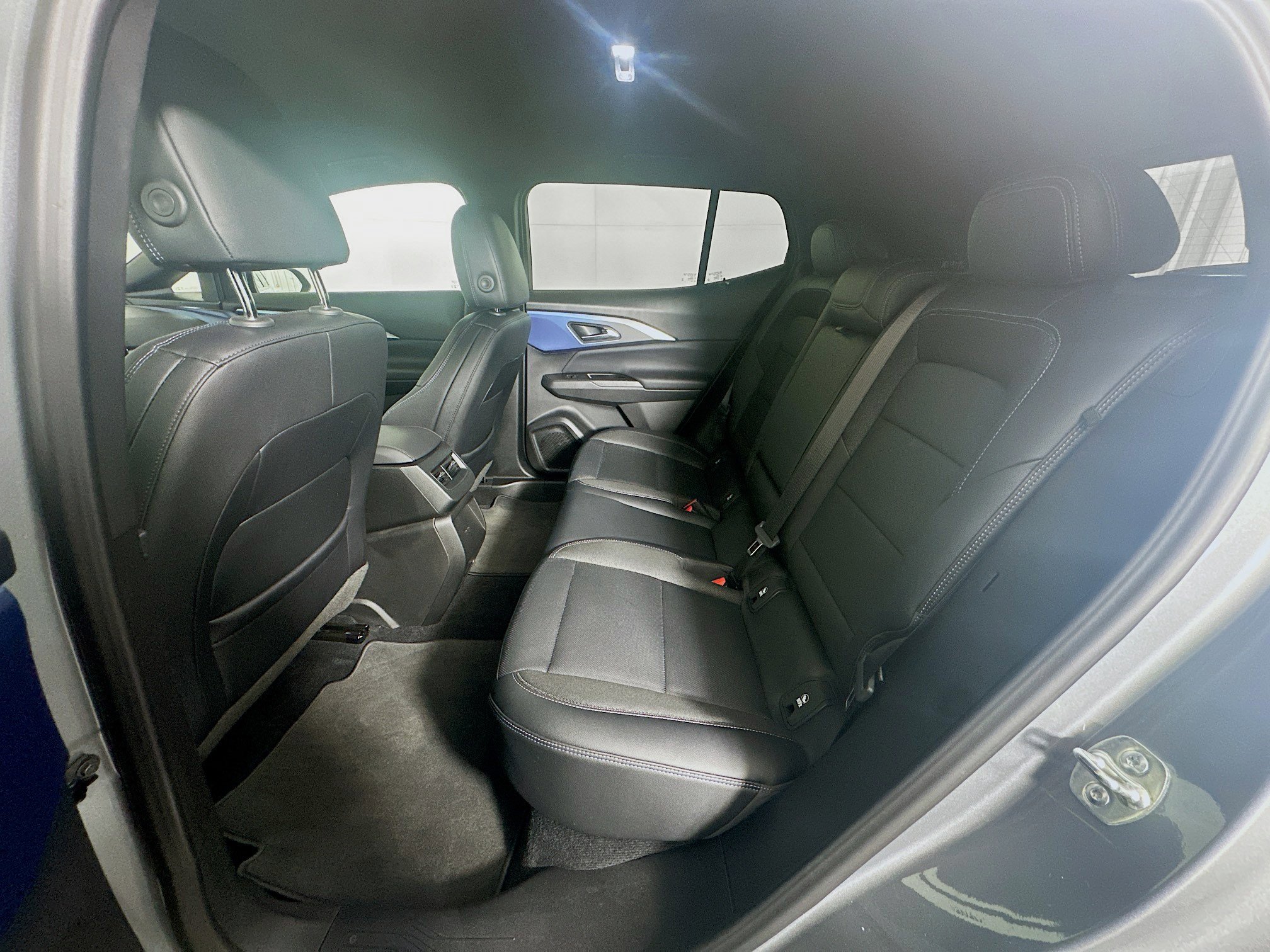 Used 2025 Chevrolet Equinox EV LT w/ Convenience Package image 28