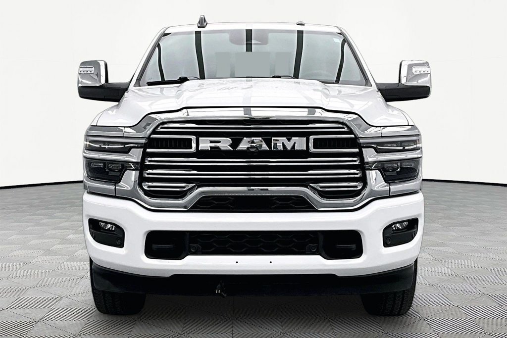Used 2025 RAM 2500 Laramie AWD/4WD image 3