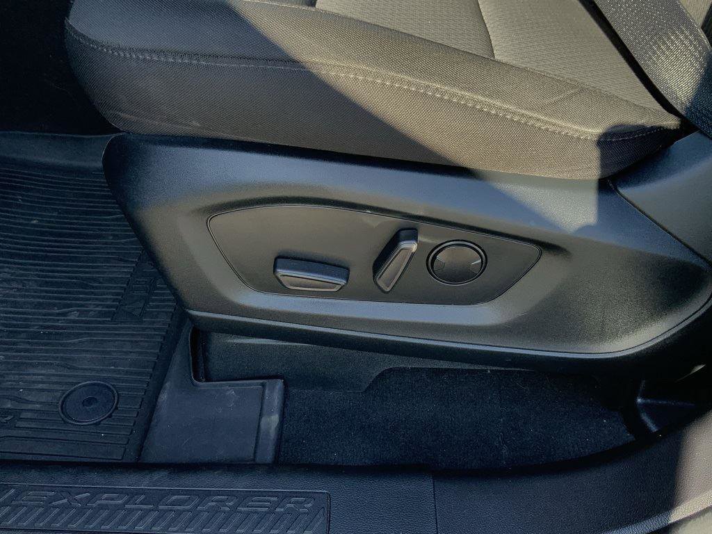 Used 2022 Ford Explorer XLT image 25