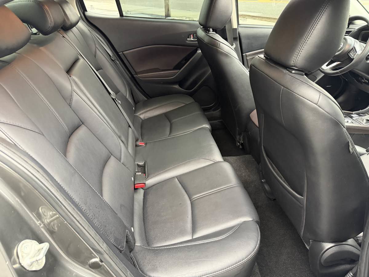 Used 2018 MAZDA MAZDA3 Touring image 16