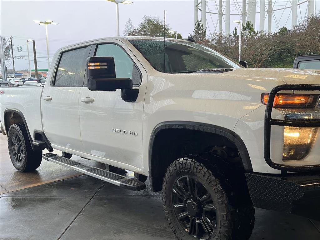 Used 2023 Chevrolet Silverado 2500 LT image 3