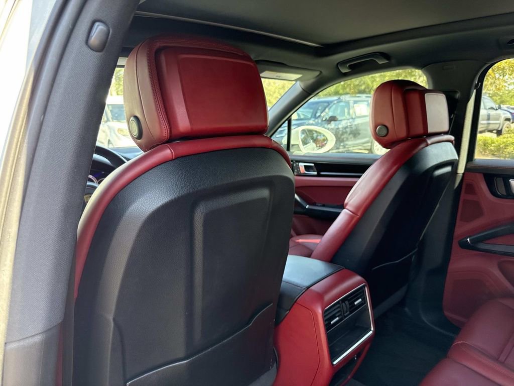 Used 2023 Porsche Cayenne image 15