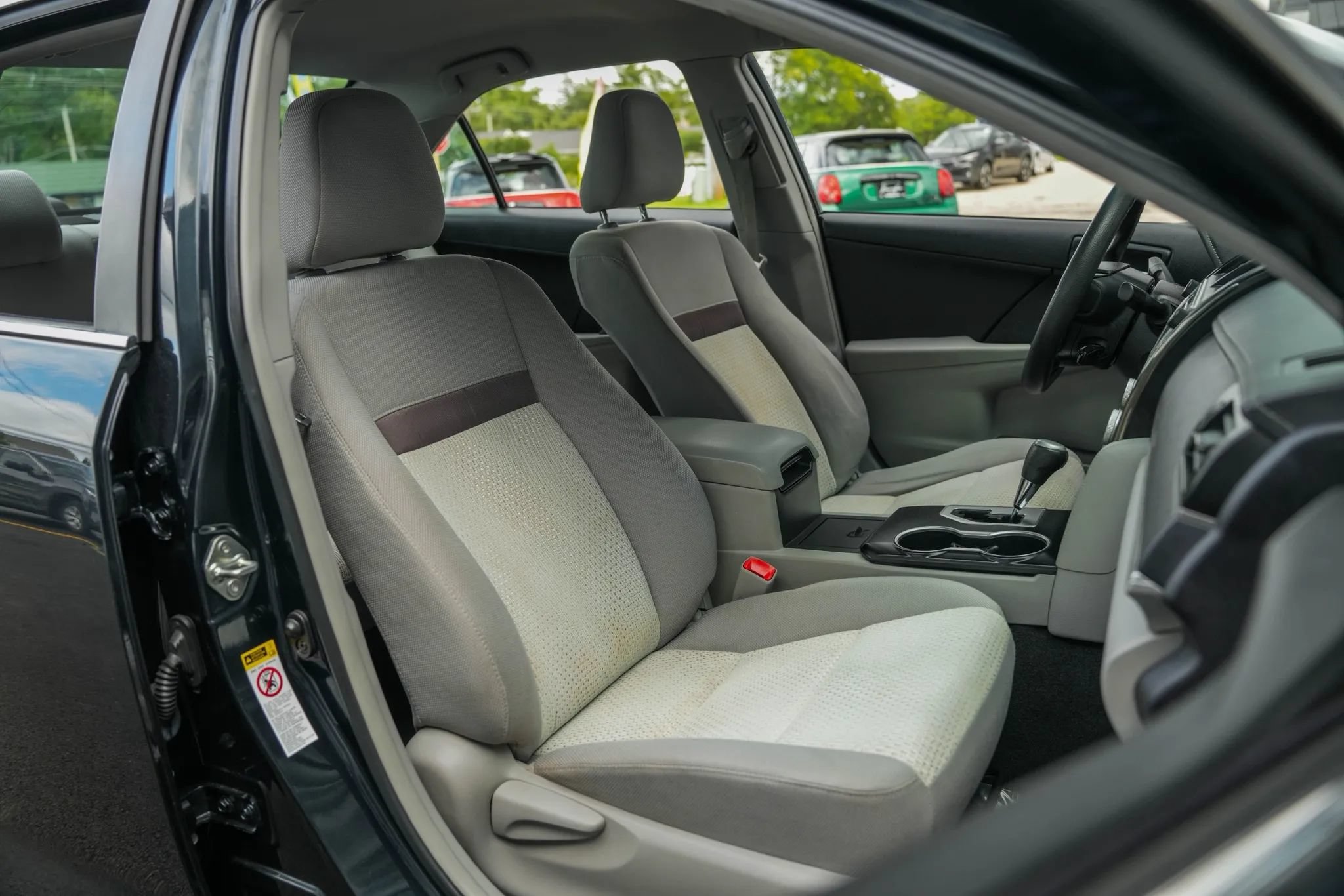 Used 2014 Toyota Camry LE FWD image 27