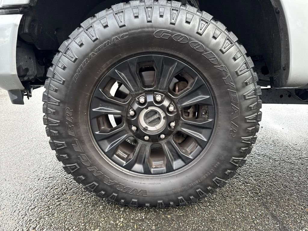 Used 2021 Ford F350 Platinum w/ Tremor Off-Road Package image 31