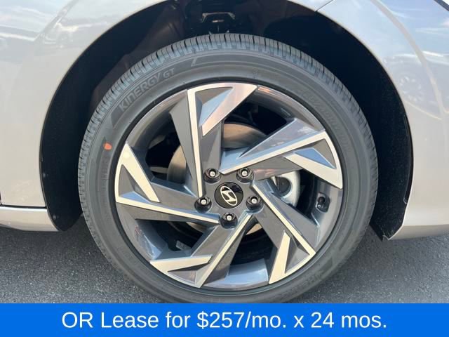 New 2025 Hyundai Elantra SEL image 11