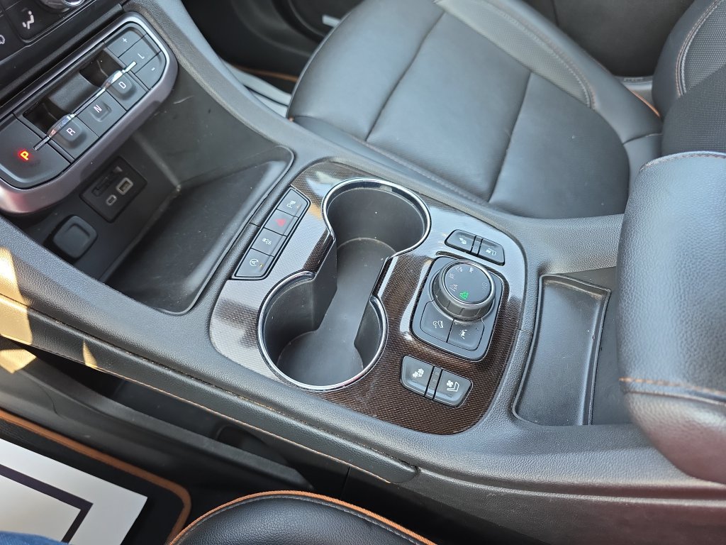 Used 2022 GMC Acadia AT4 w/ Technology Package AWD/4WD image 20