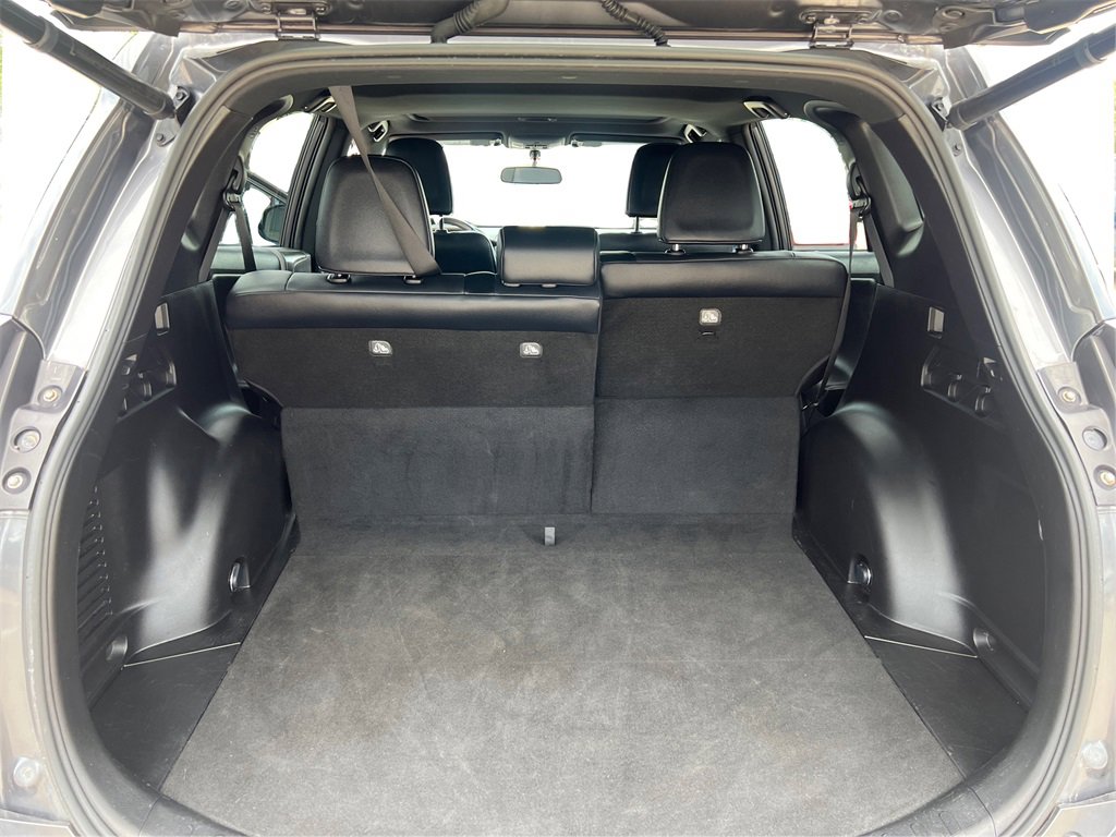 Used 2016 Toyota RAV4 SE image 13