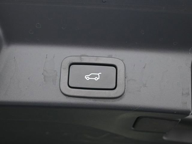 Used 2020 Jaguar F-PACE R-Sport image 33